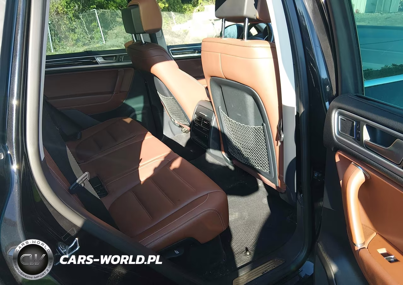 2017 Volkswagen Touareg V6 Executive VIN:WVGGF7BP3HD001207 - 8