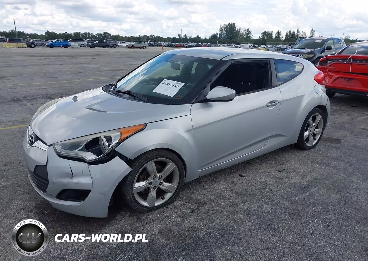 2015 Hyundai Veloster VIN:KMHTC6AD2FU234372 - 2