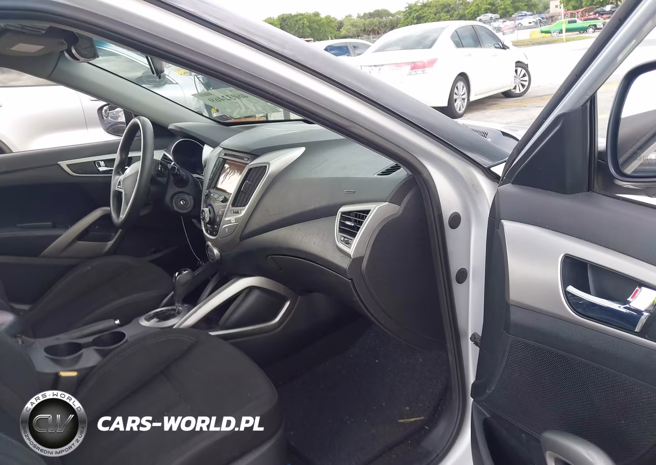 2015 Hyundai Veloster VIN:KMHTC6AD2FU234372 - 5