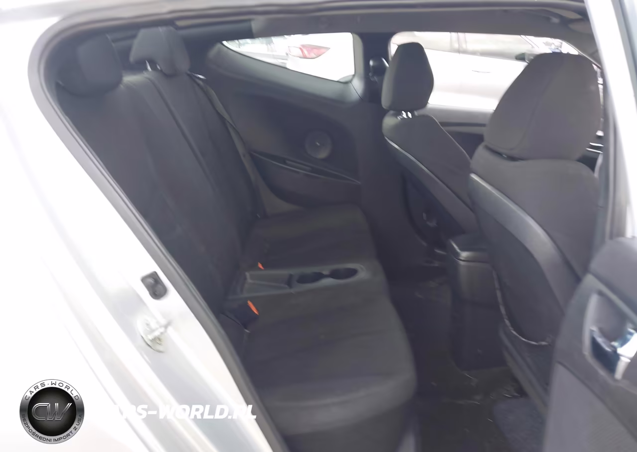 2015 Hyundai Veloster VIN:KMHTC6AD2FU234372 - 8