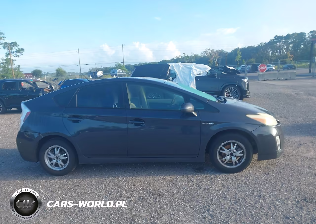 2011 Toyota Prius Two VIN:JTDKN3DU0B5365468 - 13