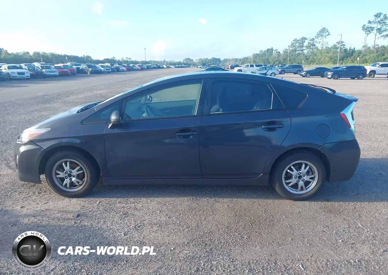 2011 Toyota Prius Two VIN:JTDKN3DU0B5365468 - 14
