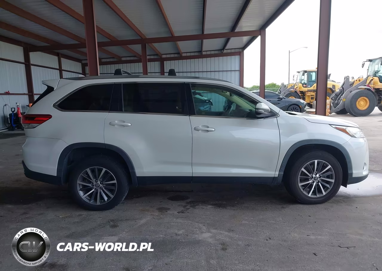 2019 Toyota Highlander Xle VIN:5TDKZRFH0KS563534 - 13
