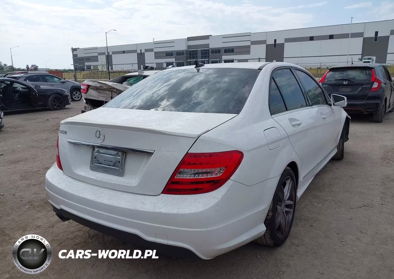 2014 Mercedes-Benz C 250 Sport VIN:WDDGF4HB0EG224674 - 4
