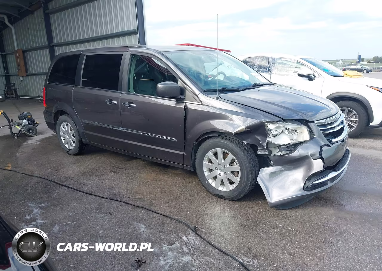 2015 Chrysler Town & Country Touring – zdjęcie 1 z 17