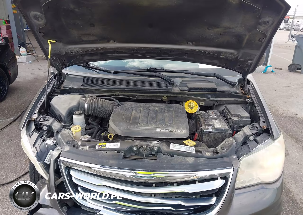 2015 Chrysler Town & Country Touring VIN:2C4RC1BG8FR505362 - 10