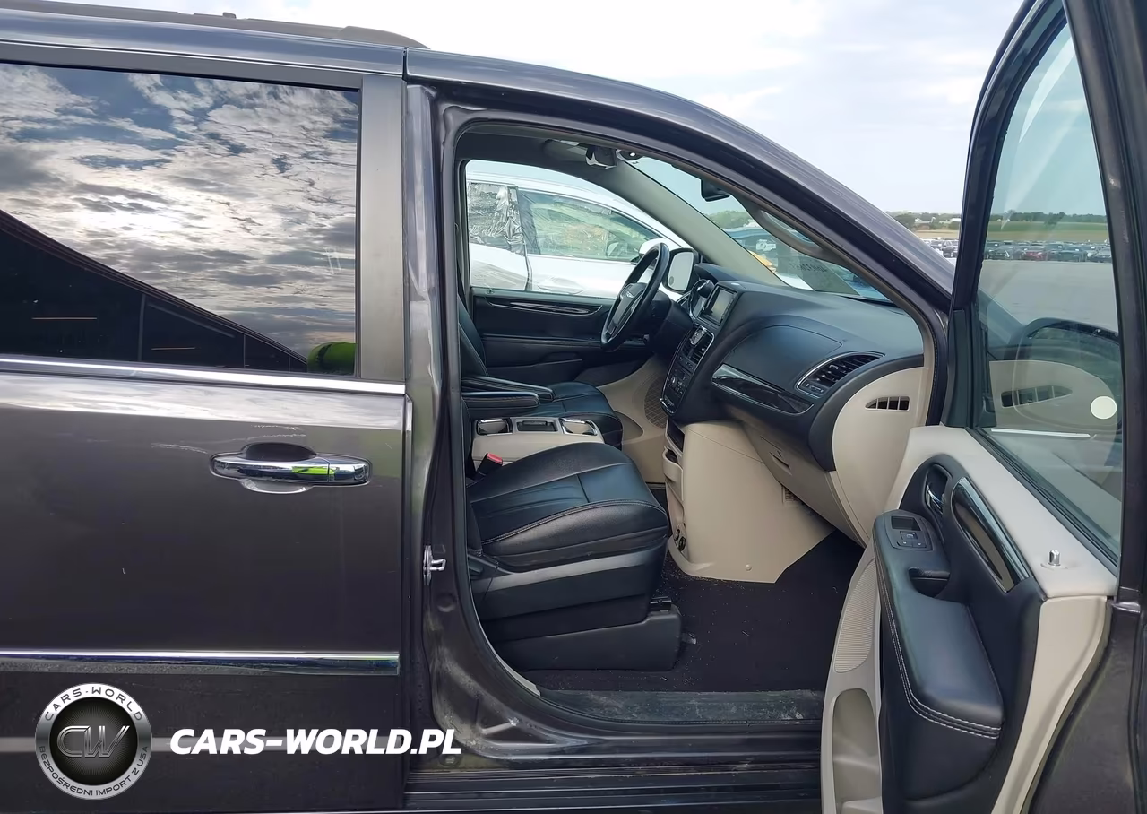 2015 Chrysler Town & Country Touring VIN:2C4RC1BG8FR505362 - 5