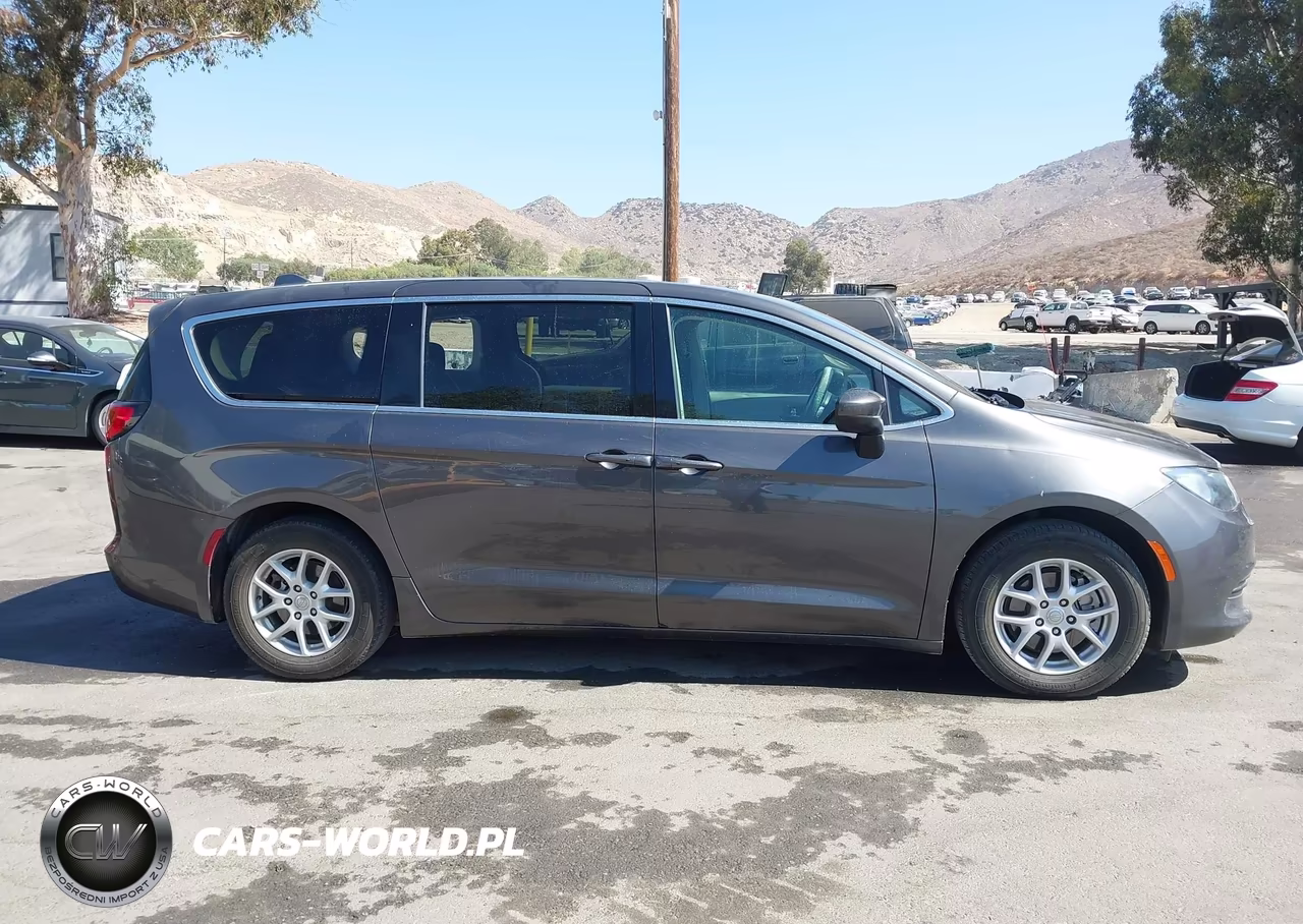 2019 Chrysler Pacifica Touring VIN:2C4RC1DG7KR626536 - 13