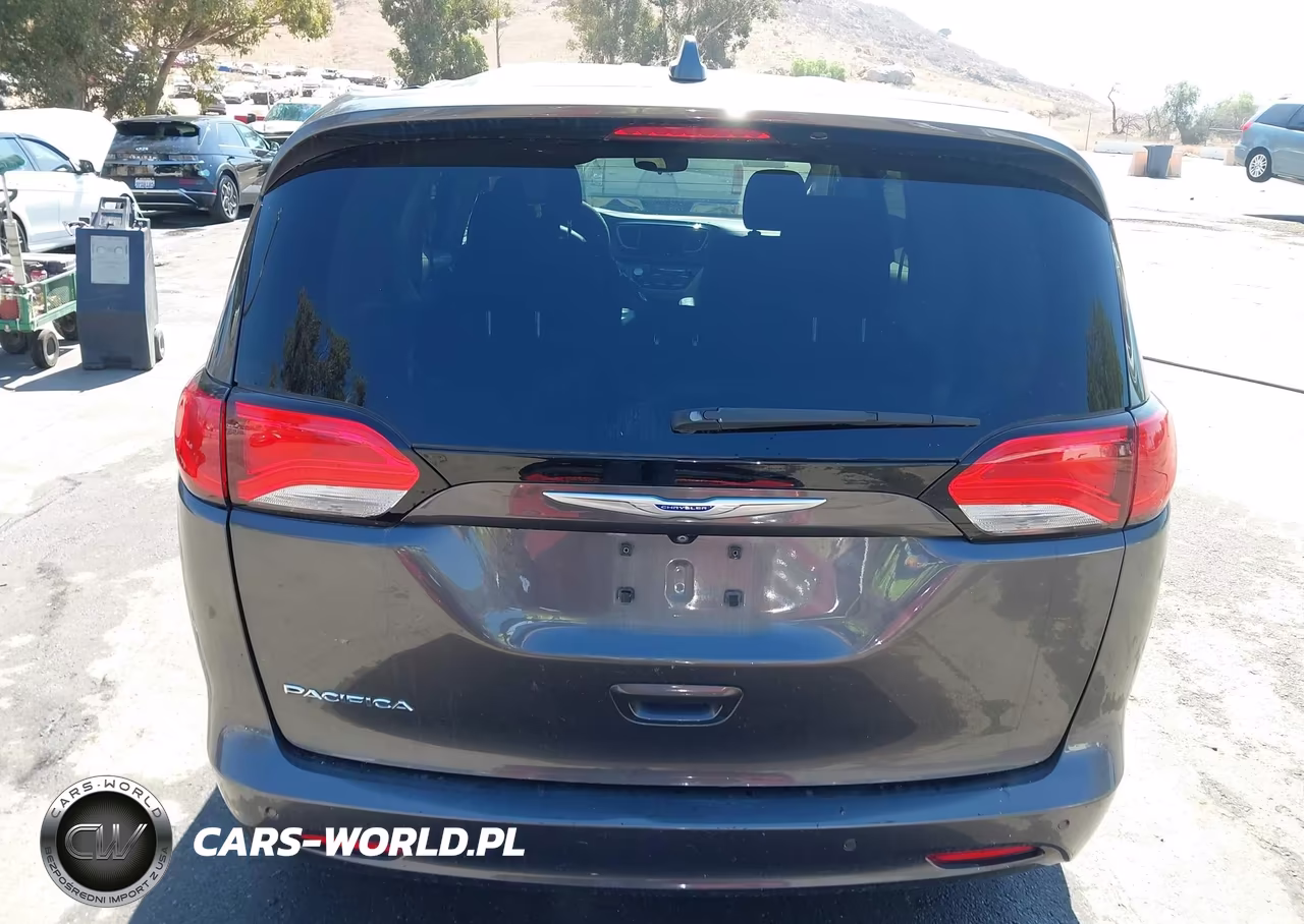 2019 Chrysler Pacifica Touring VIN:2C4RC1DG7KR626536 - 16