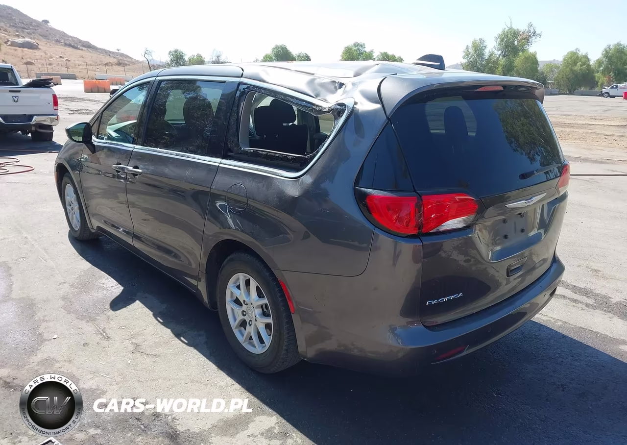 2019 Chrysler Pacifica Touring VIN:2C4RC1DG7KR626536 - 3