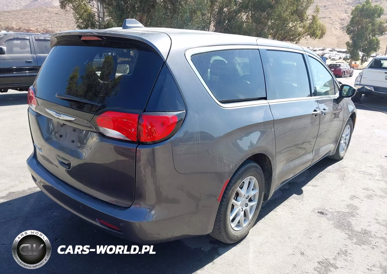 2019 Chrysler Pacifica Touring VIN:2C4RC1DG7KR626536 - 4