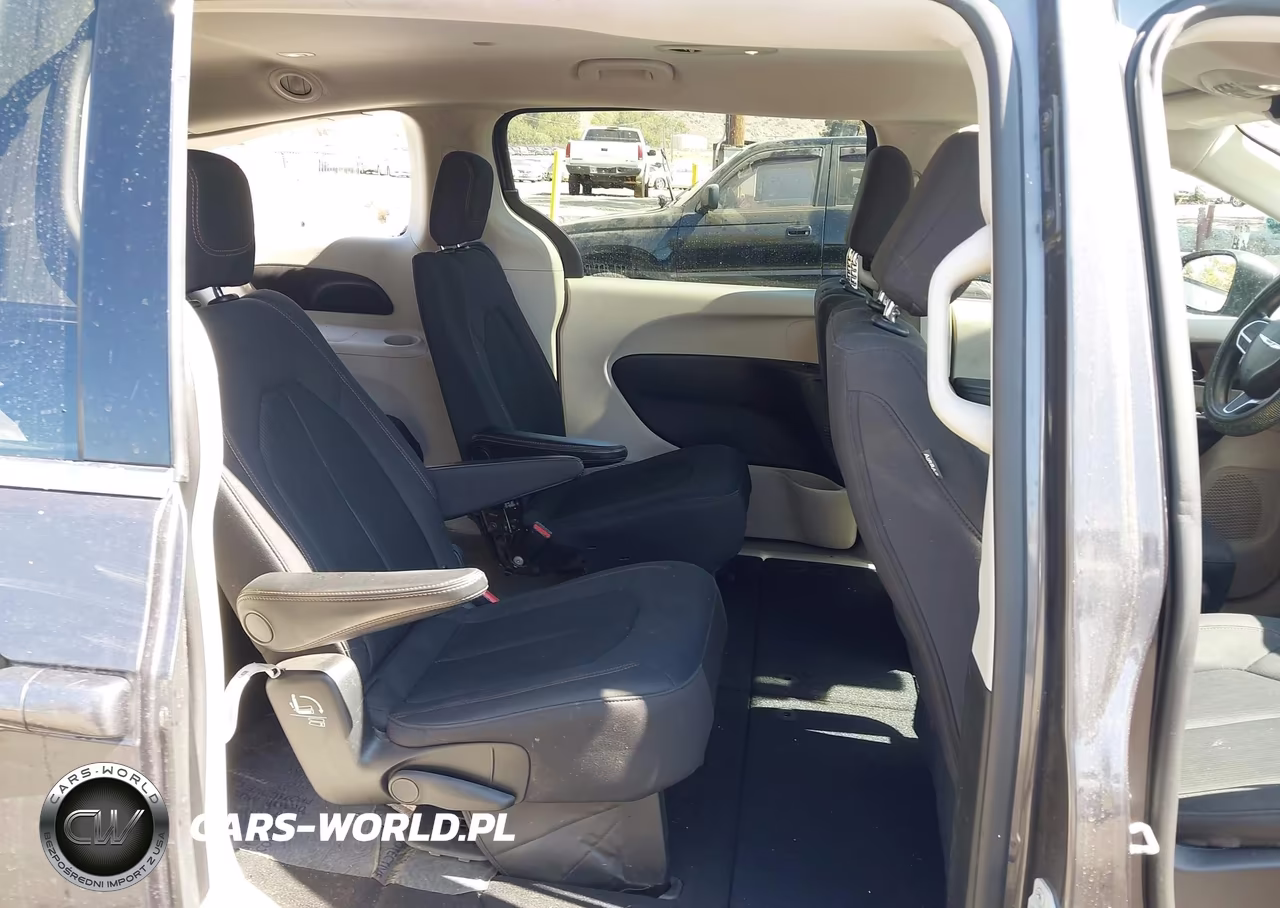 2019 Chrysler Pacifica Touring VIN:2C4RC1DG7KR626536 - 8