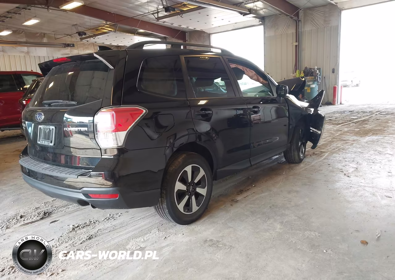 2018 Subaru Forester 2.5I Premium VIN:JF2SJAEC5JH585077 - 4