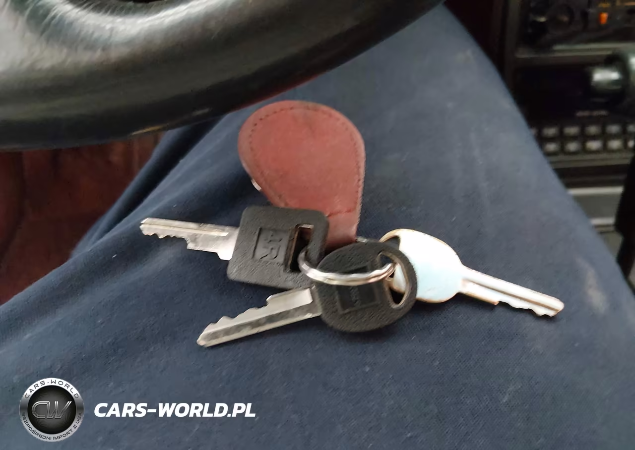 1988 Oldsmobile Cutlass Calais International Series VIN:1G3NK14D8JM303783 - 11