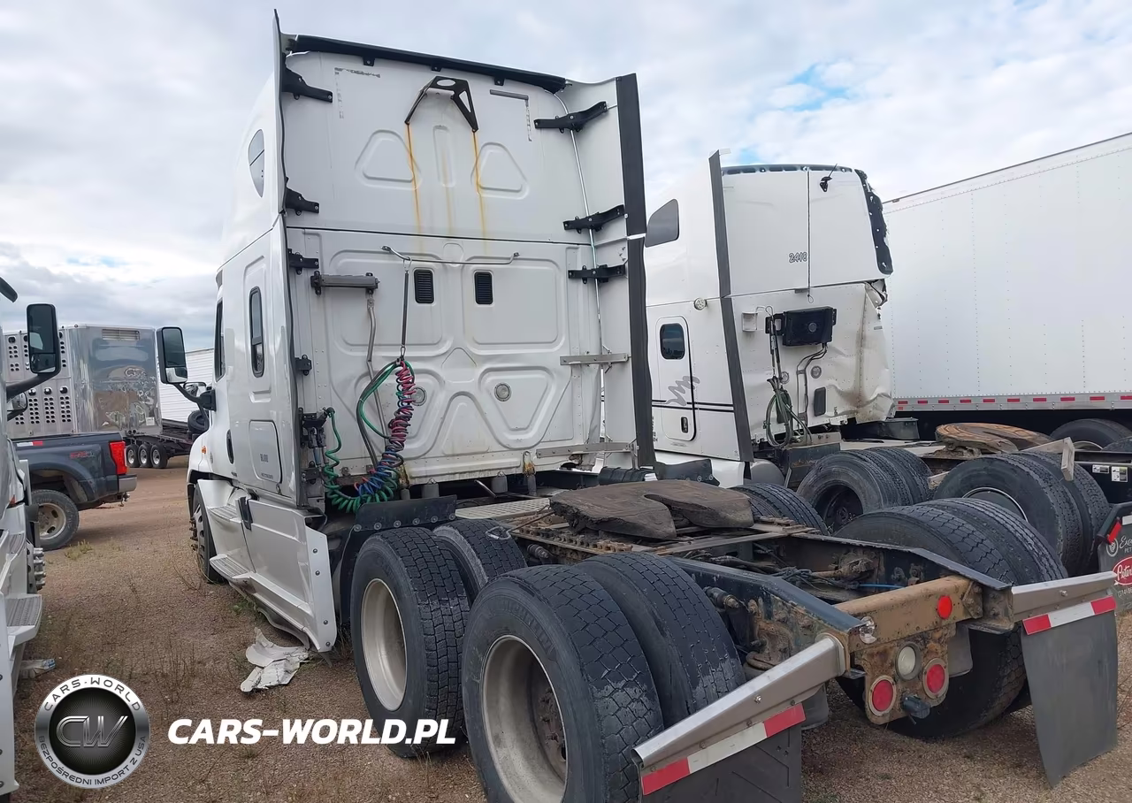 2016 Freightliner Cascadia 125 VIN:3AKJGLD54GSGX2420 - 3