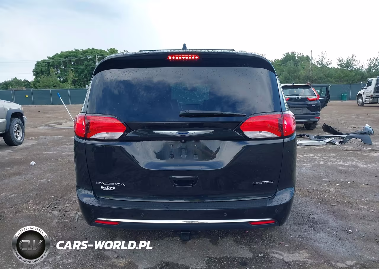 2018 Chrysler Pacifica Limited VIN:2C4RC1GG3JR289471 - 17