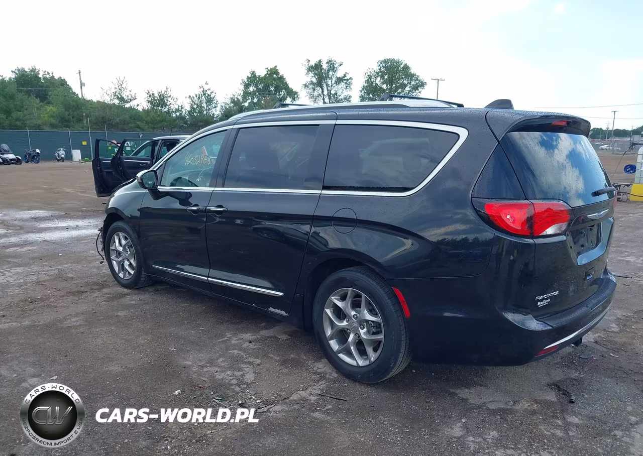 2018 Chrysler Pacifica Limited VIN:2C4RC1GG3JR289471 - 3