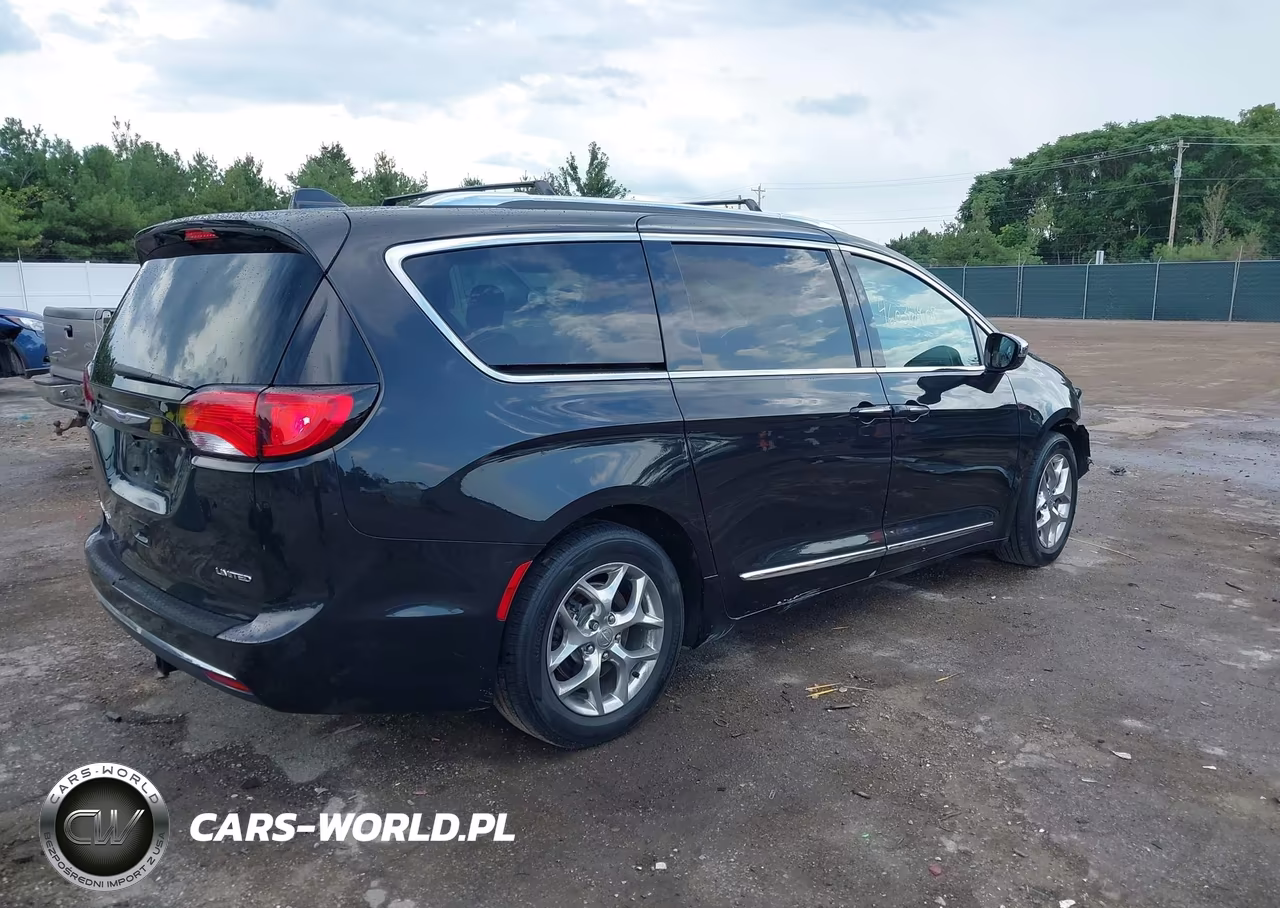 2018 Chrysler Pacifica Limited VIN:2C4RC1GG3JR289471 - 4