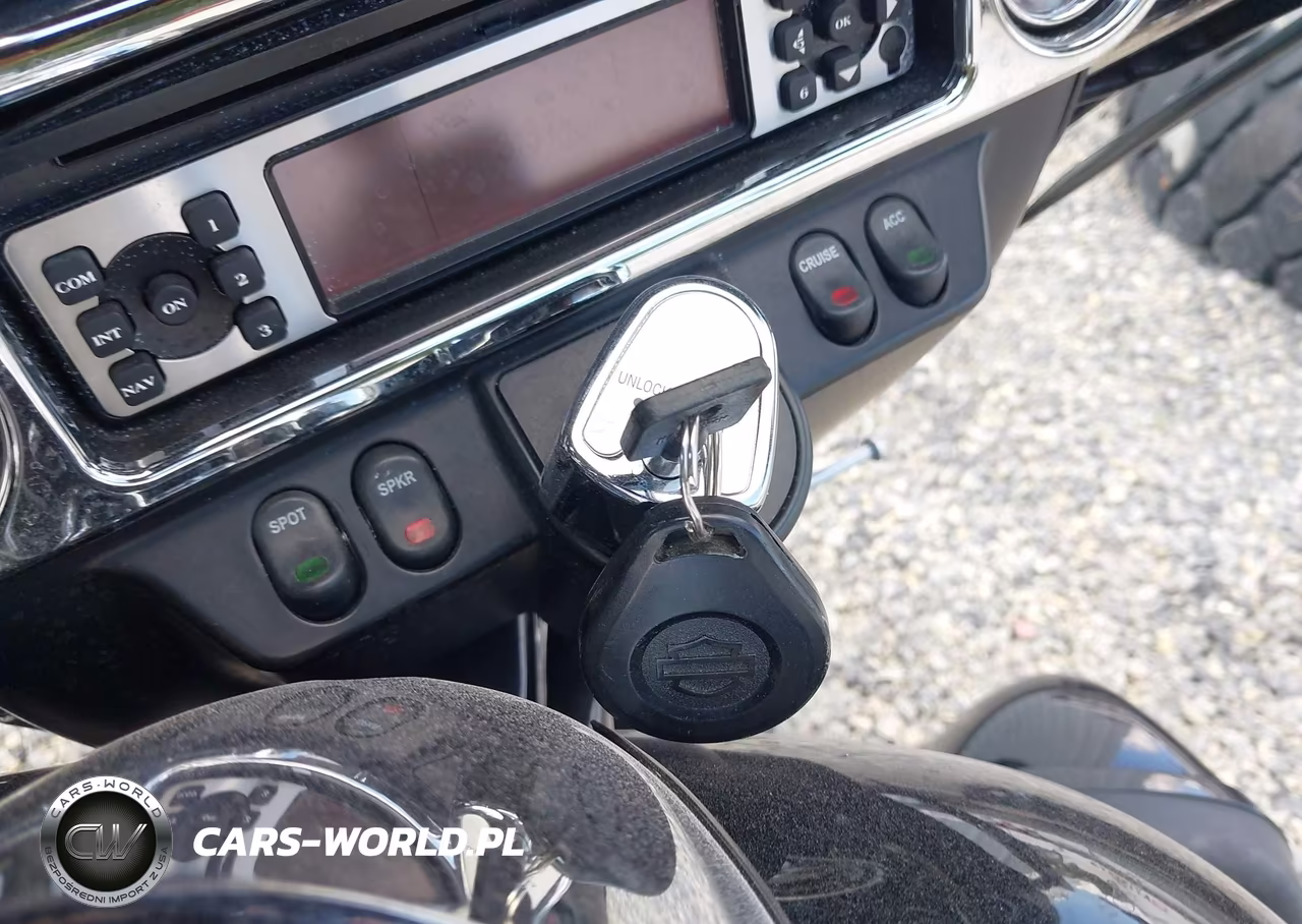 2012 Harley-Davidson Flhtcutg Tri Glide Ultra Classic VIN:1HD1MAM16CB856556 - 11