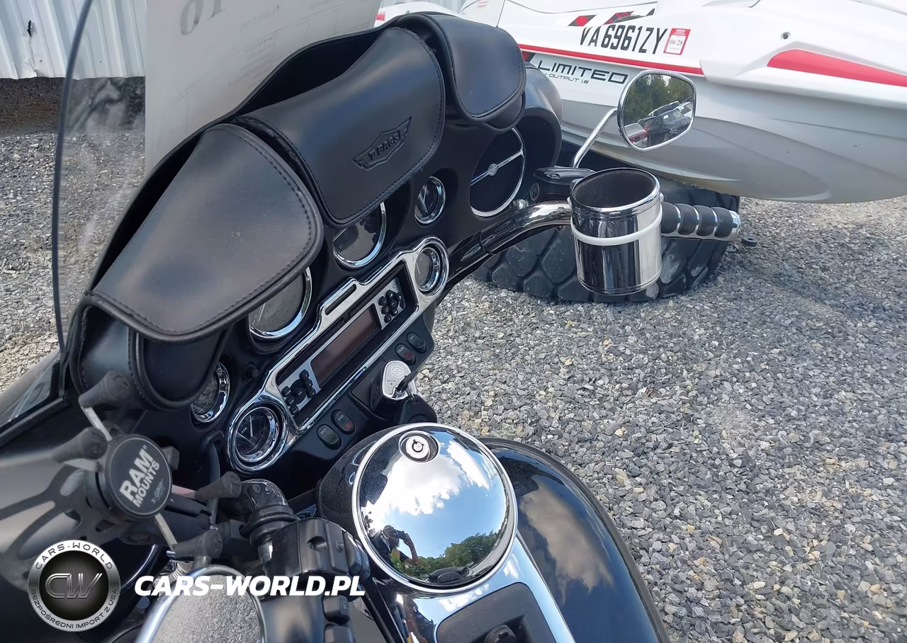 2012 Harley-Davidson Flhtcutg Tri Glide Ultra Classic VIN:1HD1MAM16CB856556 - 12