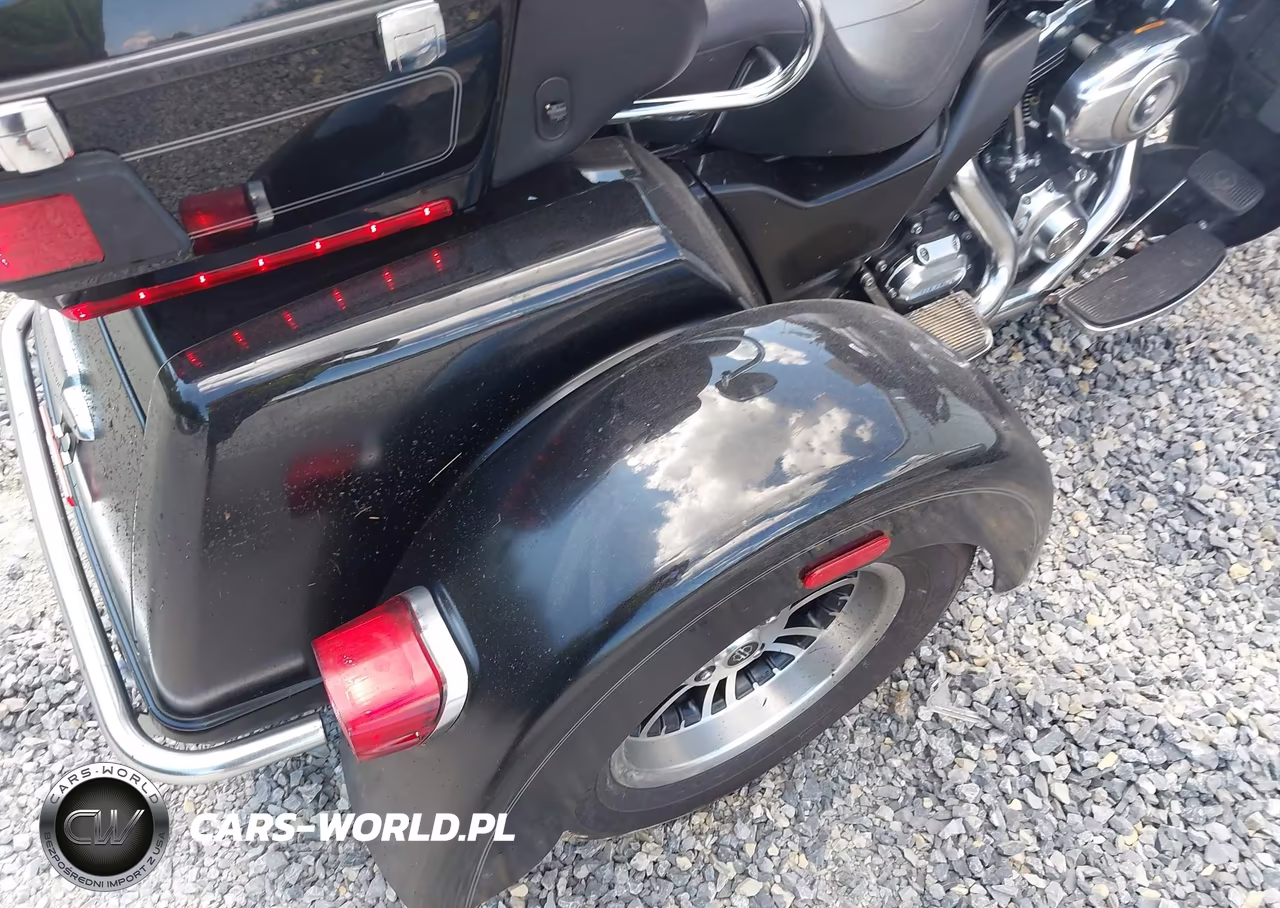 2012 Harley-Davidson Flhtcutg Tri Glide Ultra Classic VIN:1HD1MAM16CB856556 - 13