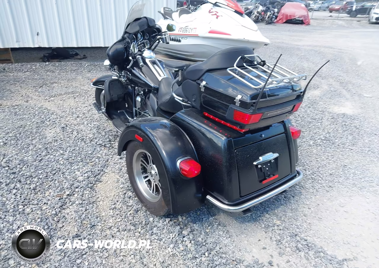 2012 Harley-Davidson Flhtcutg Tri Glide Ultra Classic VIN:1HD1MAM16CB856556 - 3