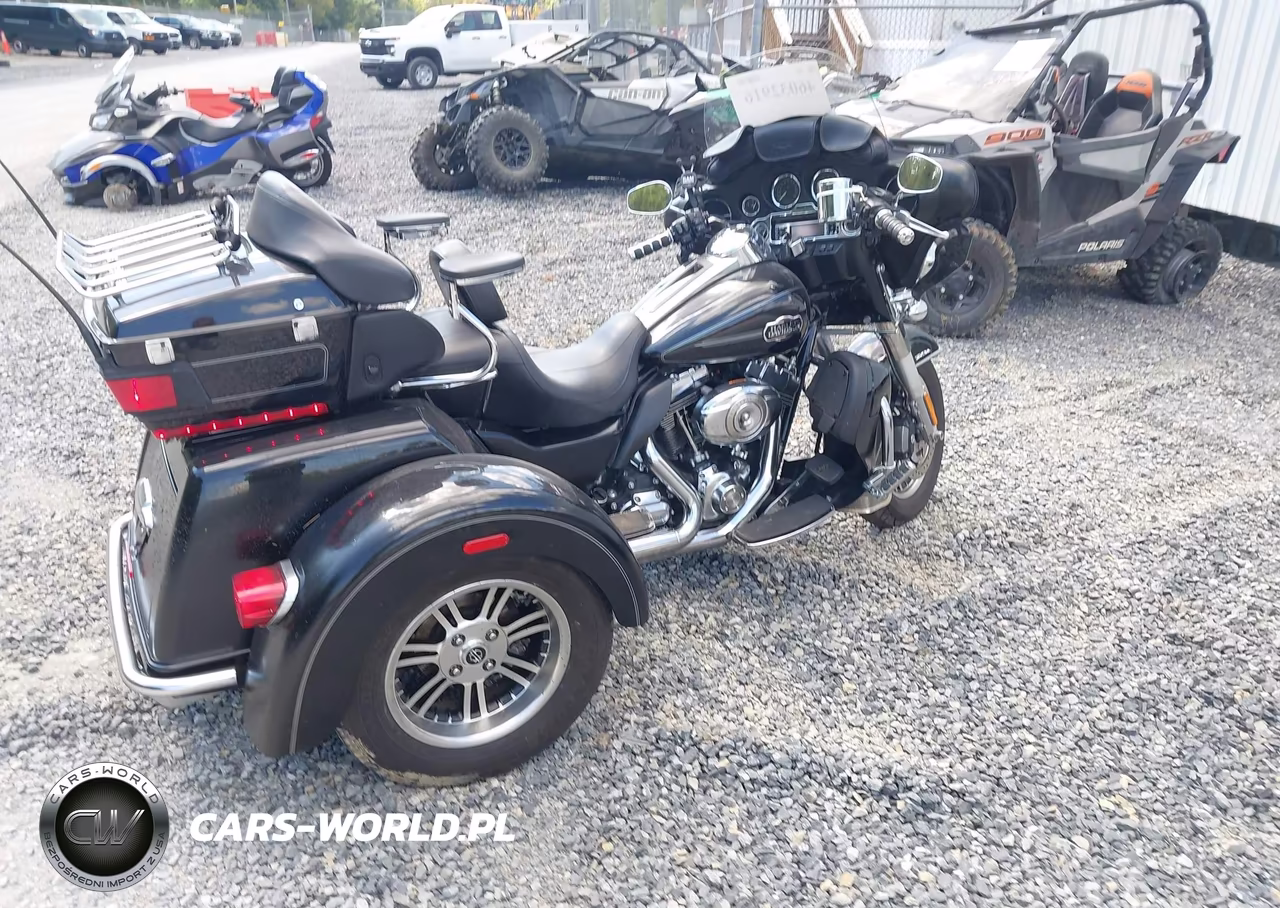 2012 Harley-Davidson Flhtcutg Tri Glide Ultra Classic VIN:1HD1MAM16CB856556 - 4