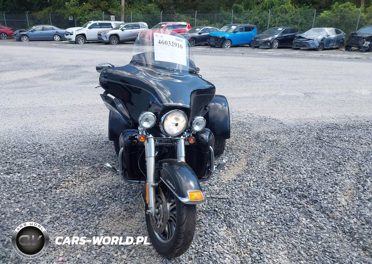 2012 Harley-Davidson Flhtcutg Tri Glide Ultra Classic VIN:1HD1MAM16CB856556 - 5