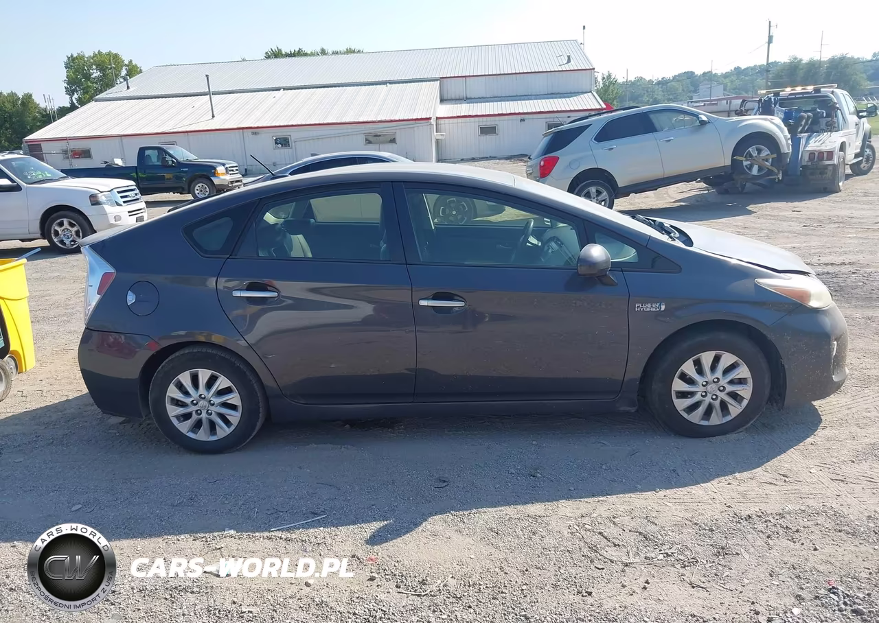2013 Toyota Prius Plug-In VIN:JTDKN3DP4D3035003 - 13