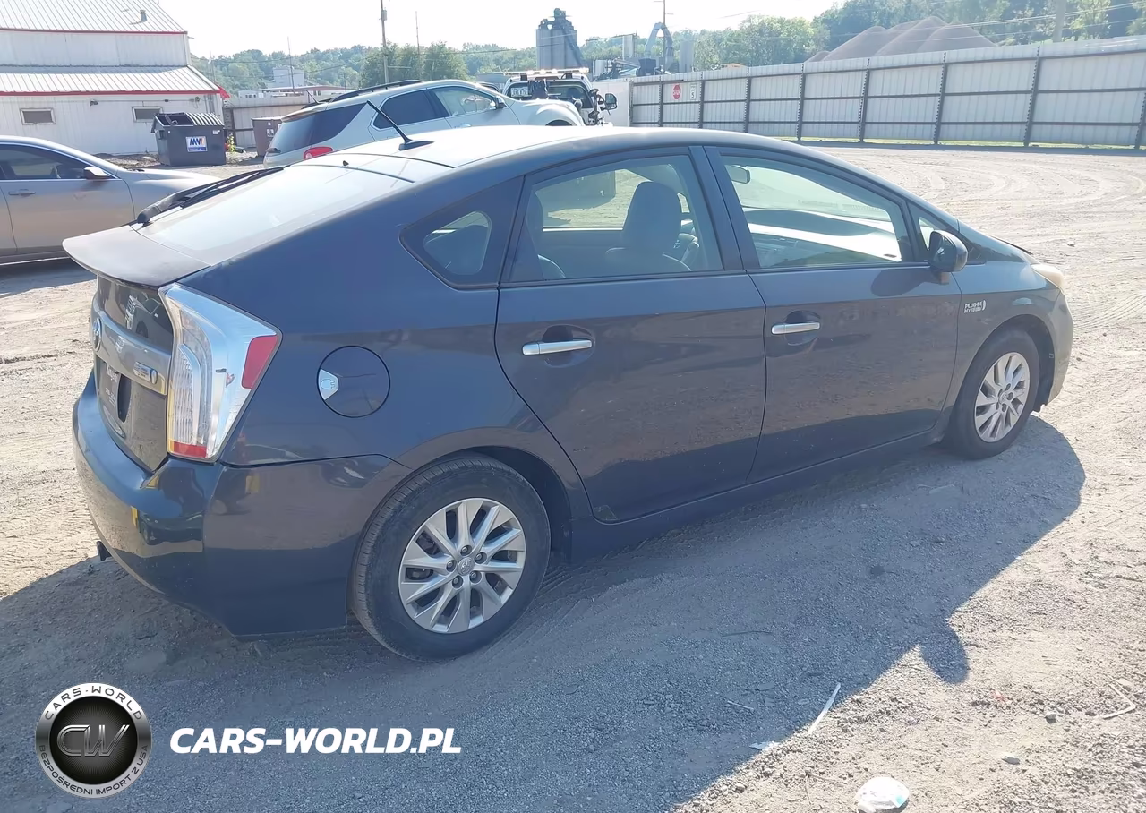 2013 Toyota Prius Plug-In VIN:JTDKN3DP4D3035003 - 4