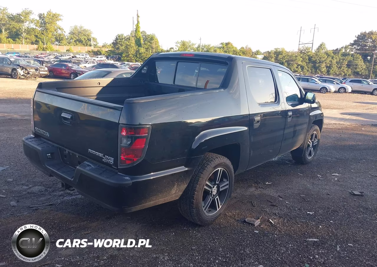 2014 Honda Ridgeline Sport VIN:5FPYK1F73EB009637 - 4