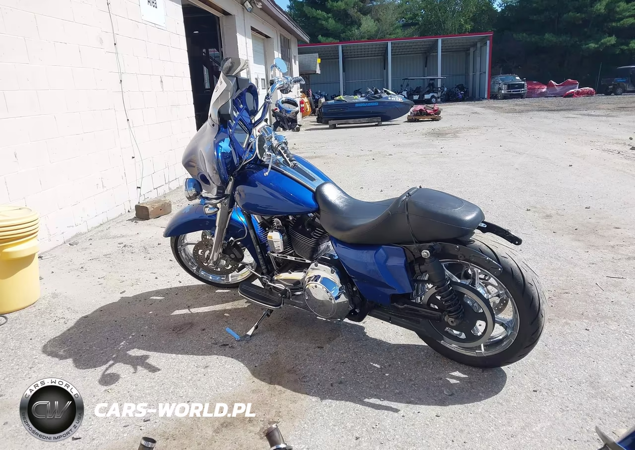 2015 Harley-Davidson Flhx Street Glide VIN:1HD1KBM14FB702329 - 3