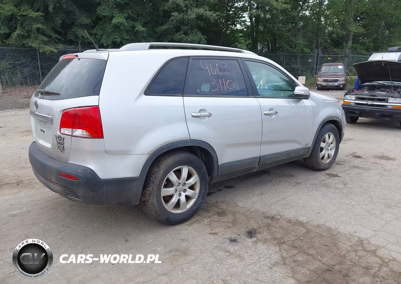 2013 Kia Sorento Lx V6 VIN:5XYKTDA27DG309780 - 4