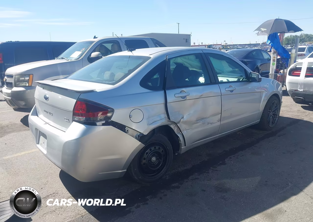 2010 Ford Focus Ses VIN:1FAHP3GN3AW229844 - 4