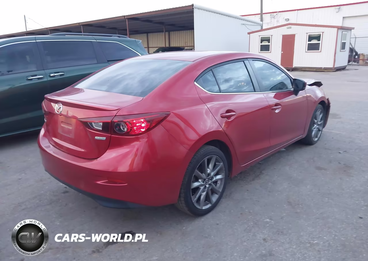 2018 Mazda Mazda3 Touring VIN:3MZBN1V3XJM198164 - 4