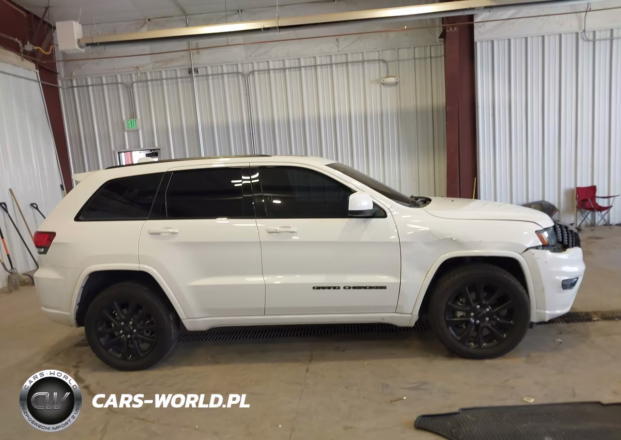 2018 Jeep Grand Cherokee Altitude 4X4 VIN:1C4RJFAG7JC492027 - 13