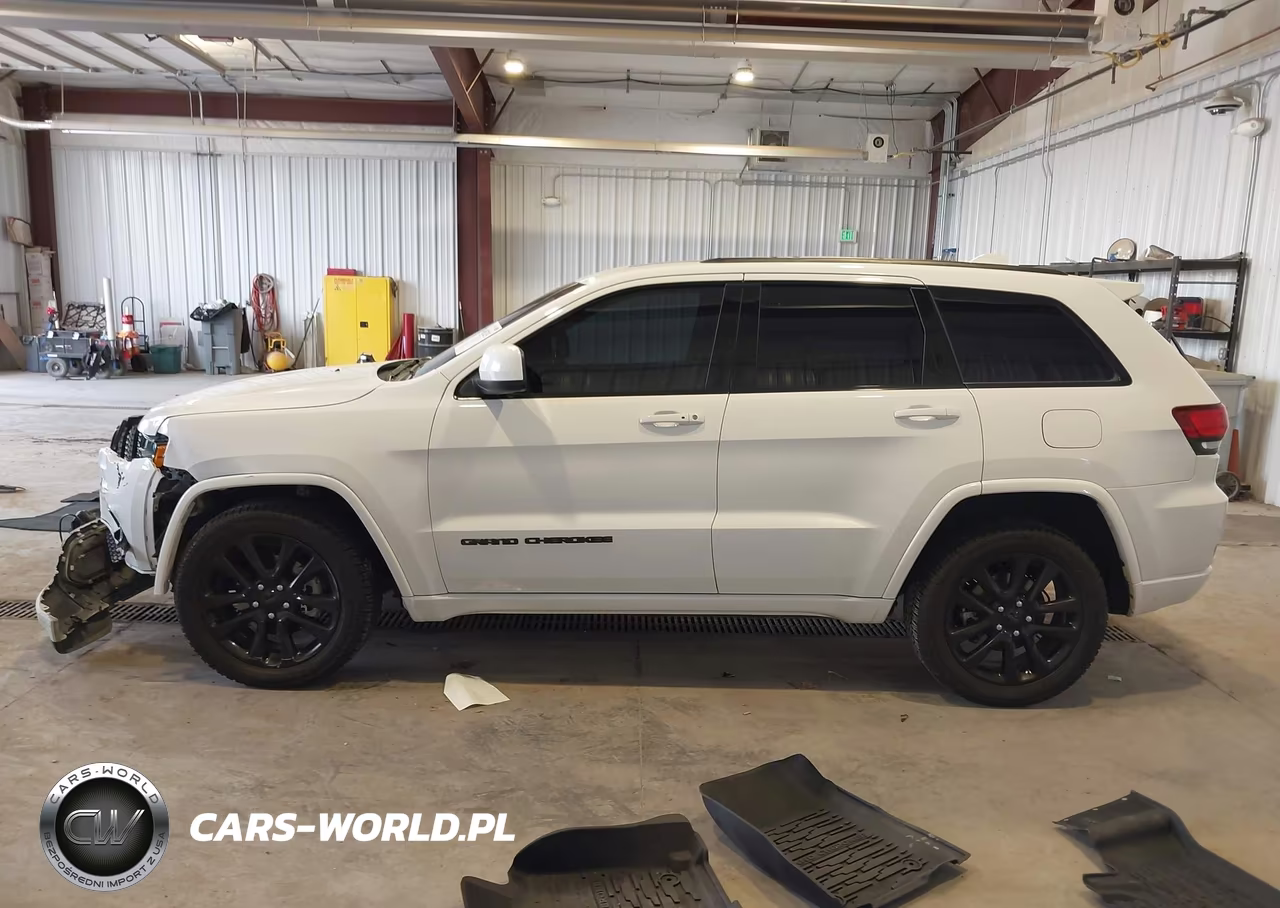 2018 Jeep Grand Cherokee Altitude 4X4 VIN:1C4RJFAG7JC492027 - 14