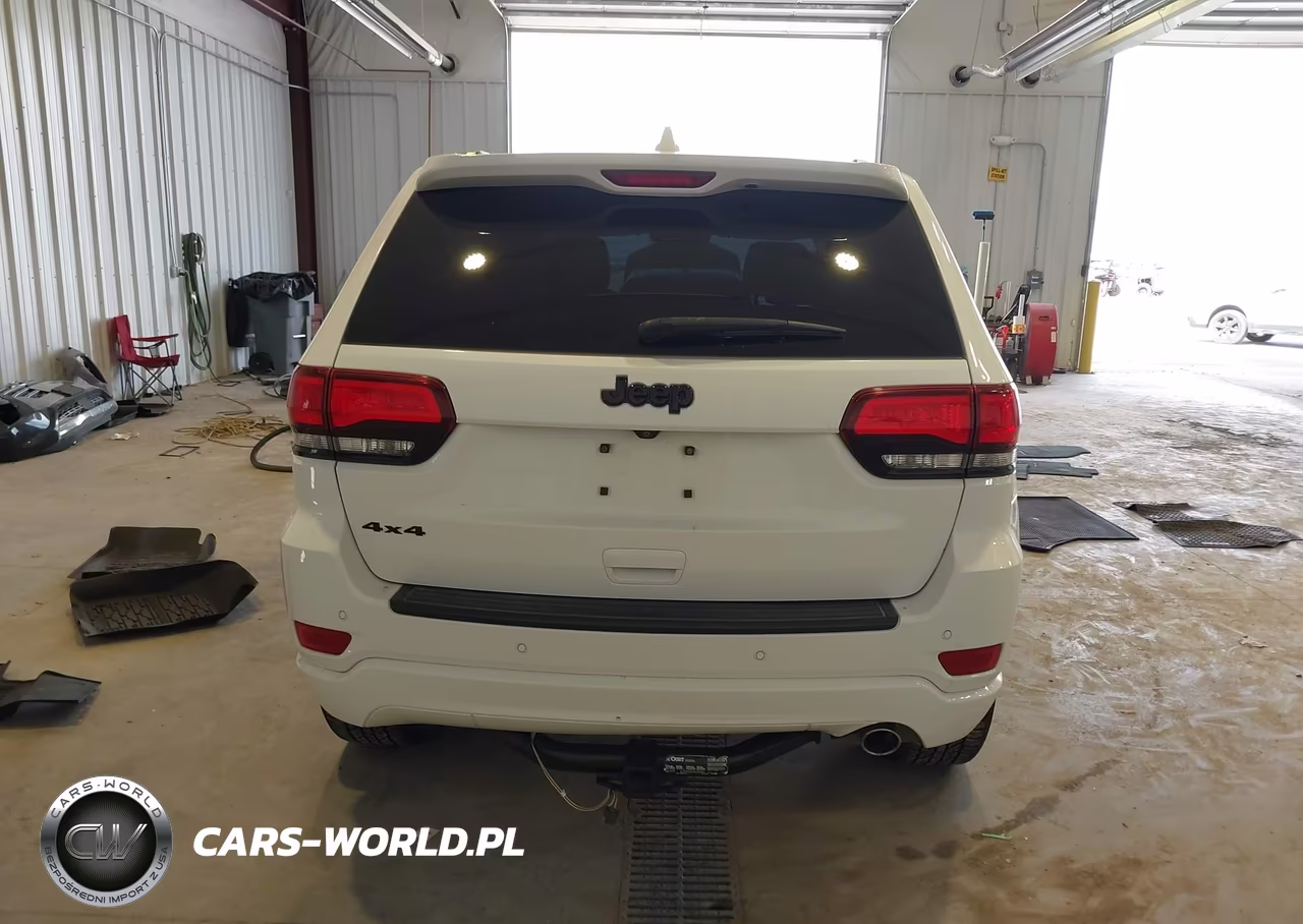 2018 Jeep Grand Cherokee Altitude 4X4 VIN:1C4RJFAG7JC492027 - 16