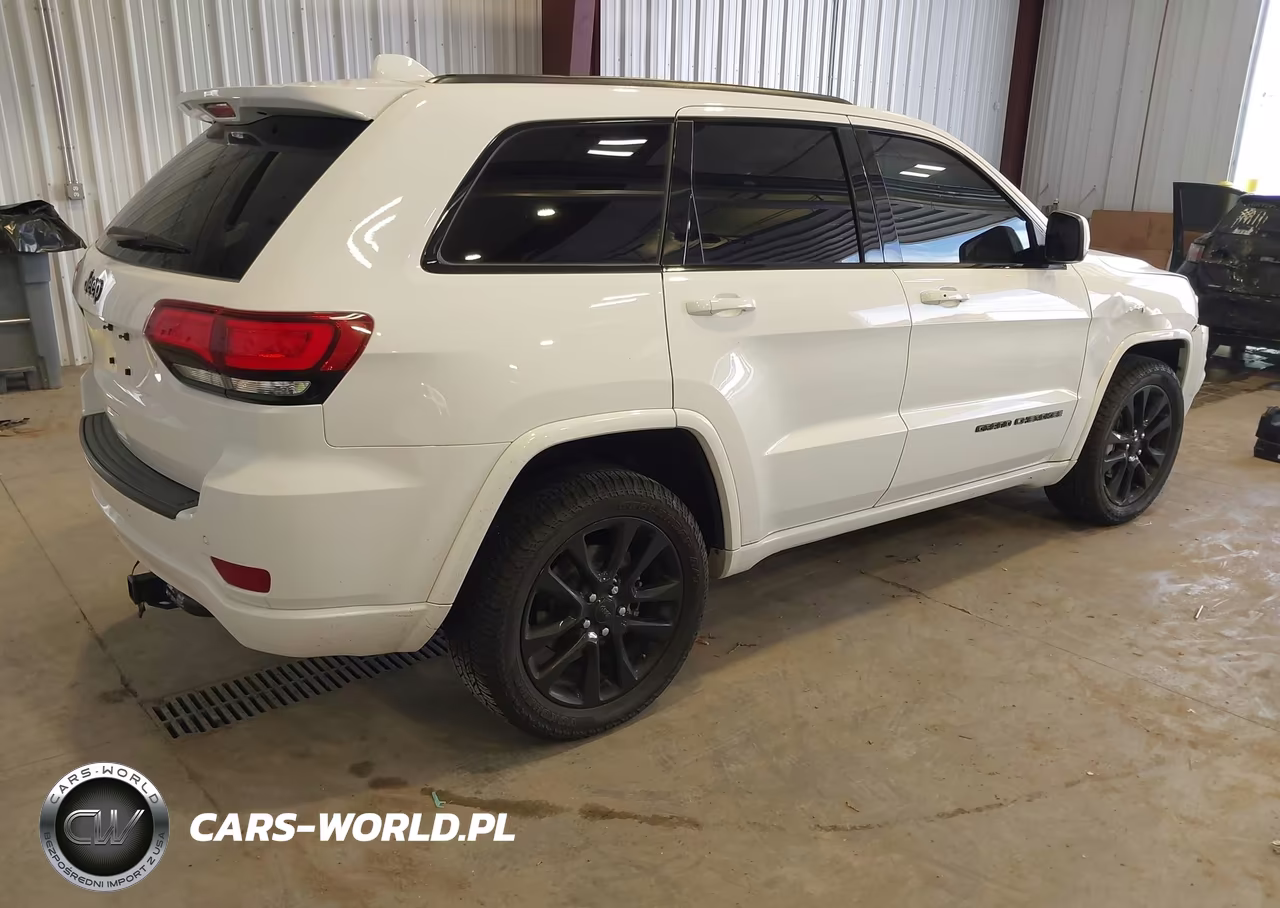 2018 Jeep Grand Cherokee Altitude 4X4 VIN:1C4RJFAG7JC492027 - 4
