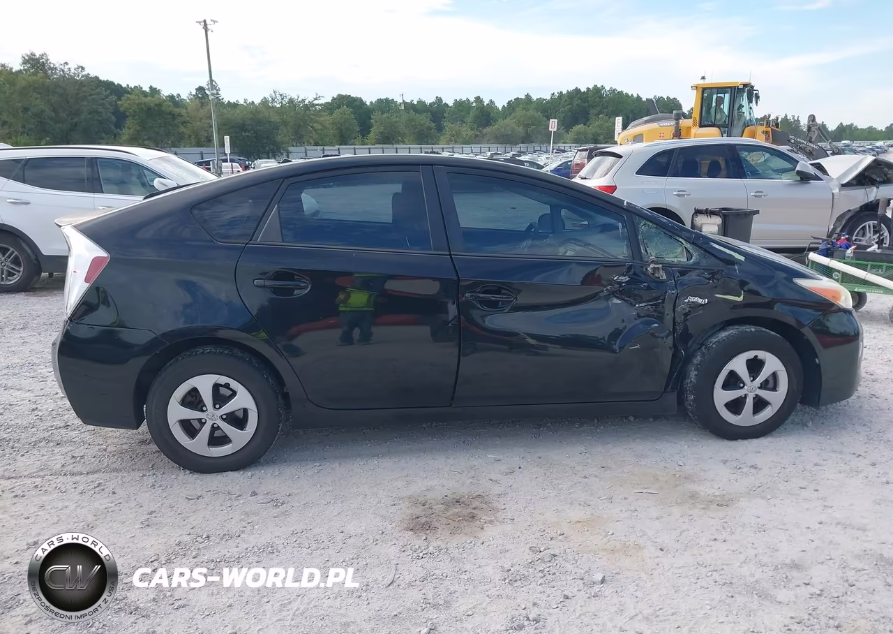 2013 Toyota Prius Two VIN:JTDKN3DU9D1625215 - 14