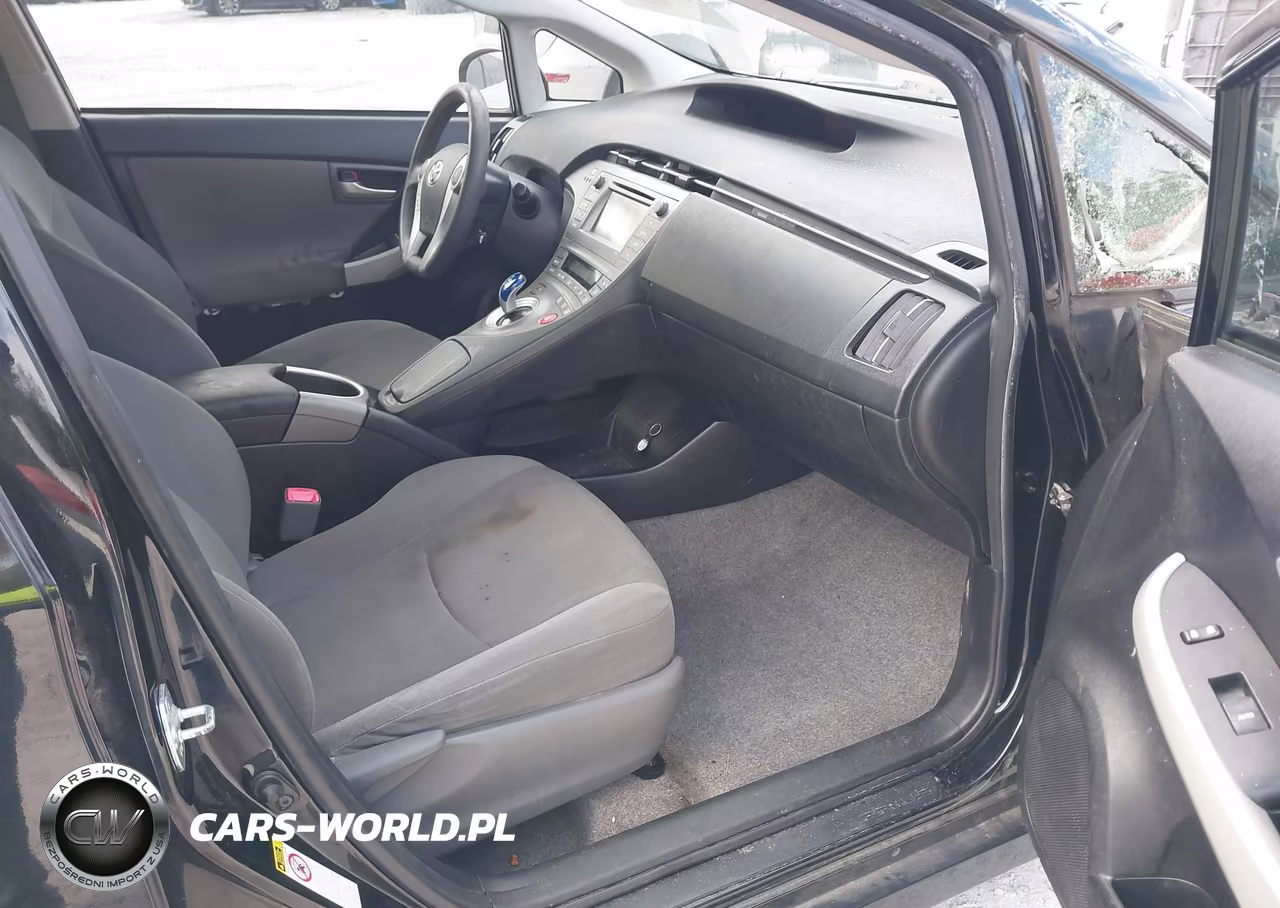 2013 Toyota Prius Two VIN:JTDKN3DU9D1625215 - 5