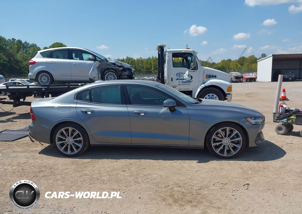 2021 Volvo S60 T6 Momentum VIN:7JRA22TK3MG092470 - 13