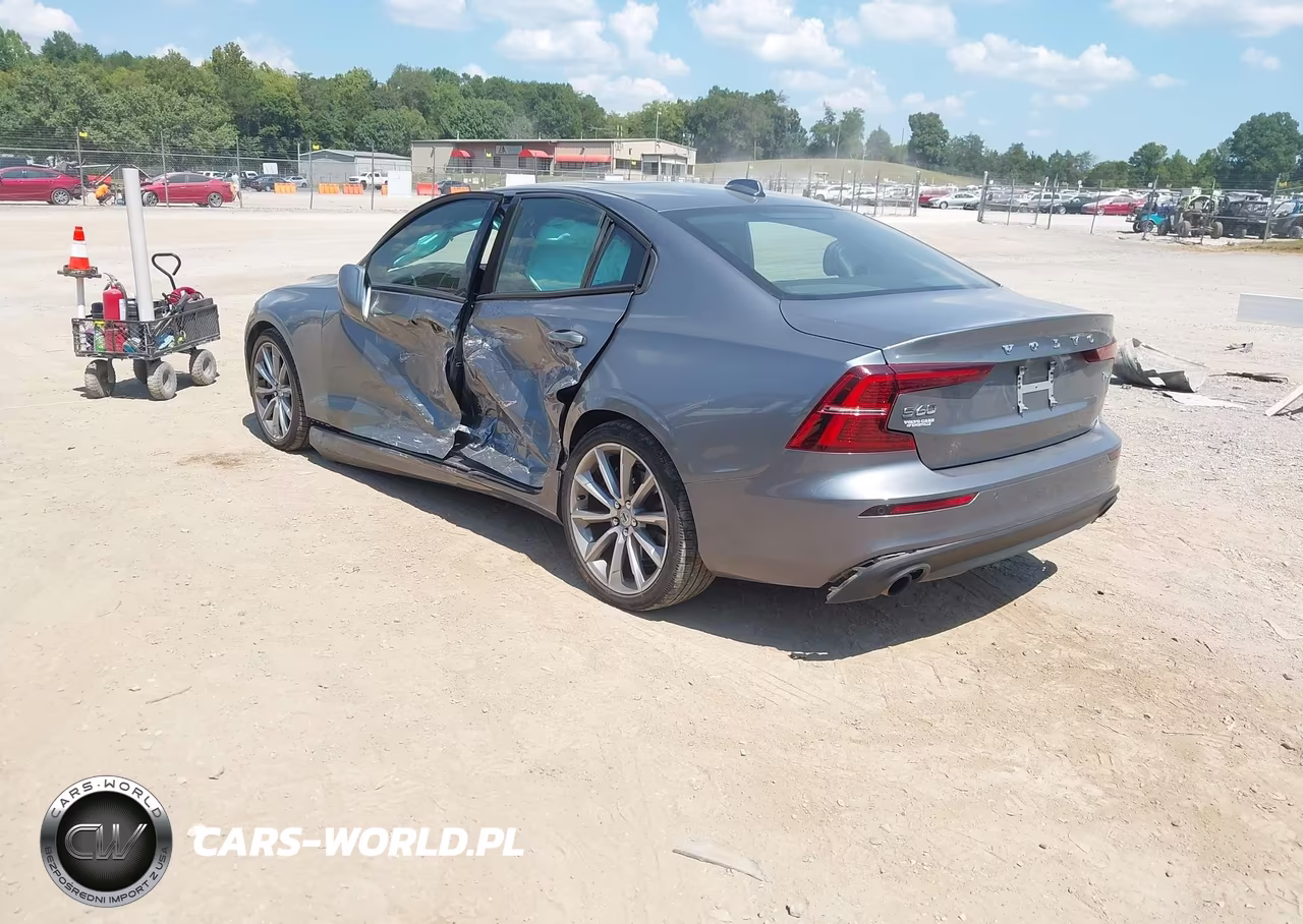 2021 Volvo S60 T6 Momentum VIN:7JRA22TK3MG092470 - 3