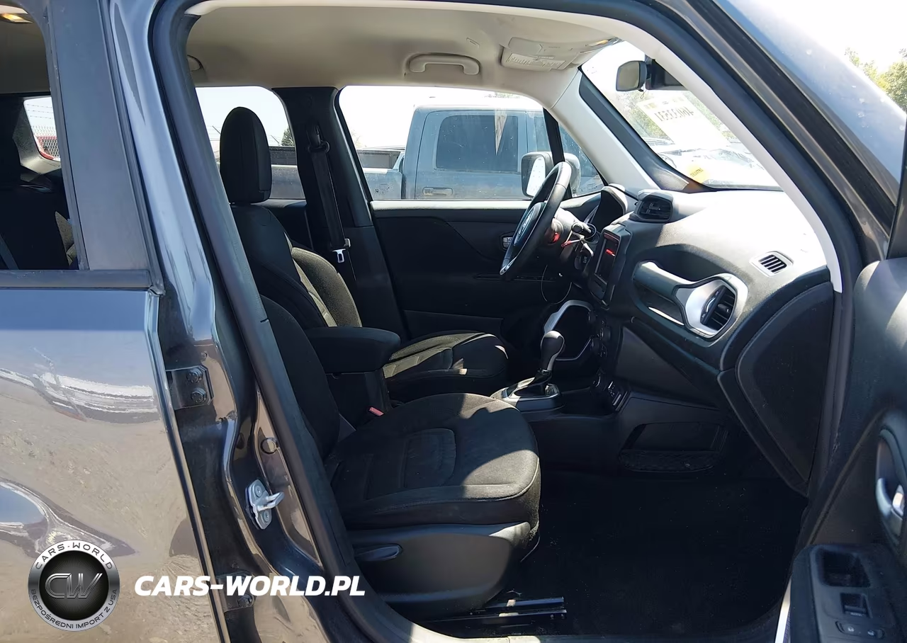 2019 Jeep Renegade Latitude 4X4 VIN:ZACNJBBB2KPK11725 - 5