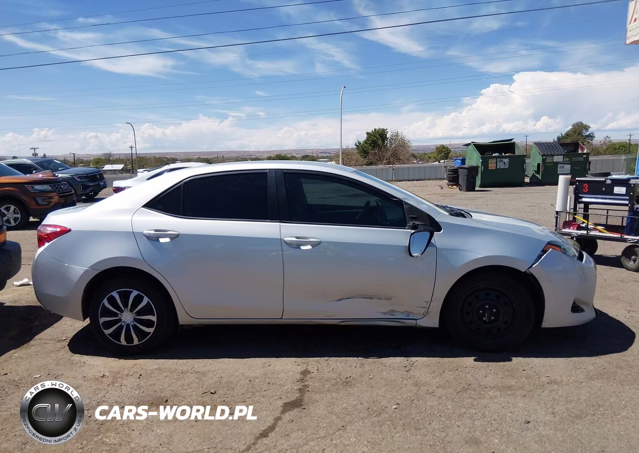 2018 Toyota Corolla Le VIN:2T1BURHE9JC026508 - 13