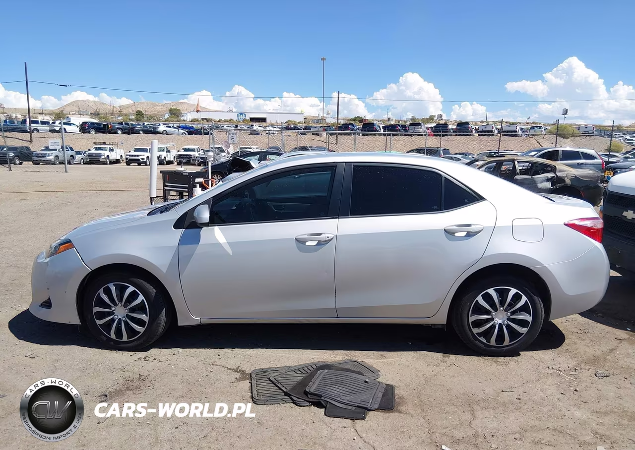 2018 Toyota Corolla Le VIN:2T1BURHE9JC026508 - 14