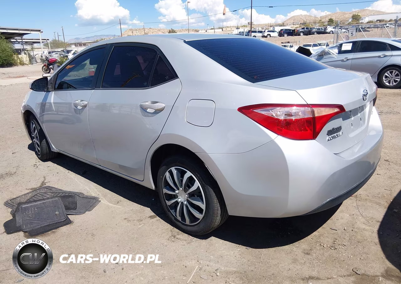 2018 Toyota Corolla Le VIN:2T1BURHE9JC026508 - 3