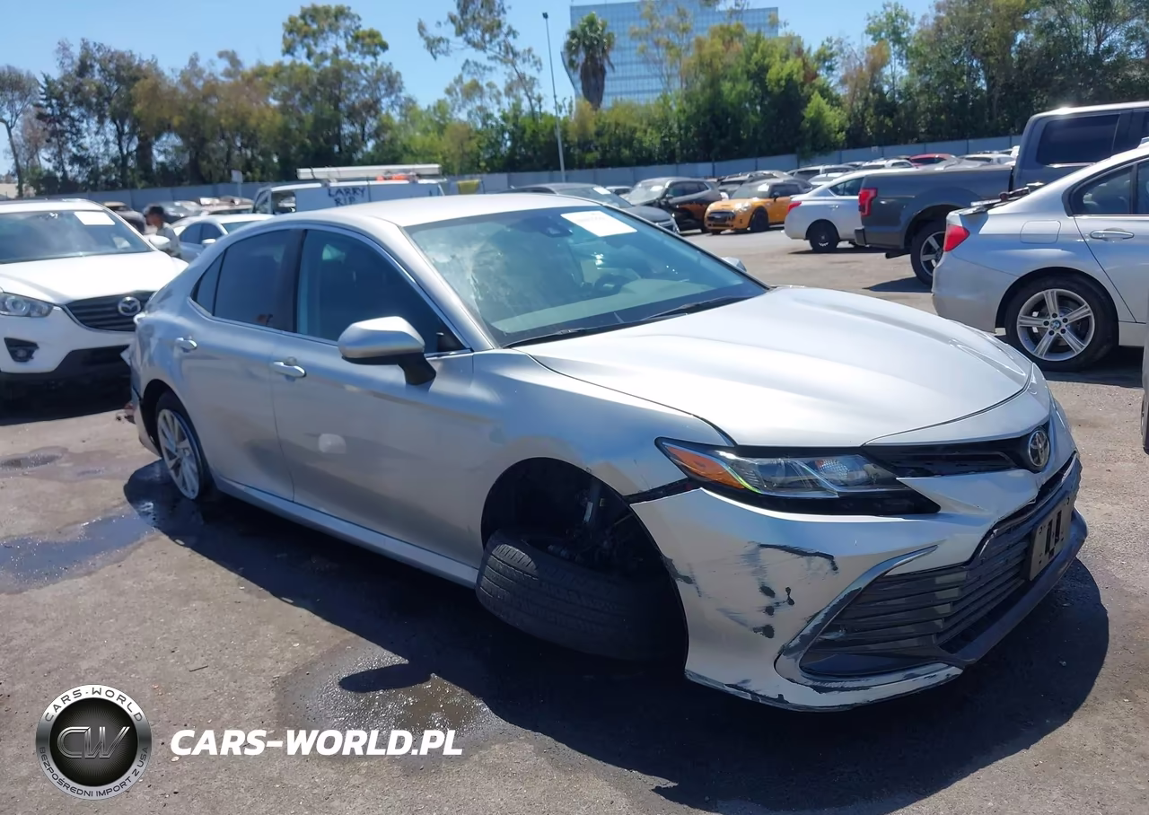 2021 Toyota Camry Le – zdjęcie 1 z 17
