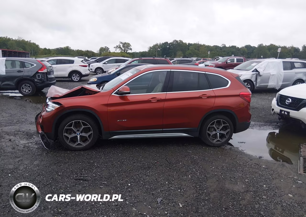 2018 BMW X1 xDrive28I VIN:WBXHT3C32J5L26424 - 14