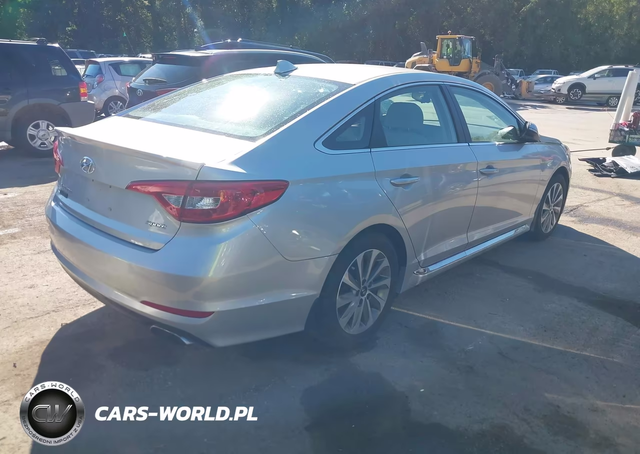 2015 Hyundai Sonata Sport VIN:5NPE34AF0FH133067 - 4